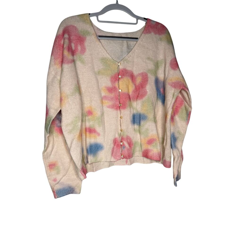 Gorgeous mohair watercolor floral pearl‎ button up cardigan sweater